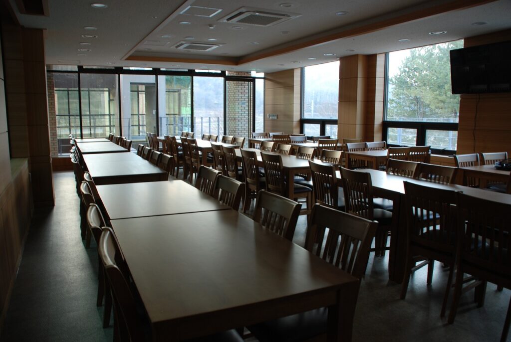 cafeteria, refectory, canteen-544871.jpg